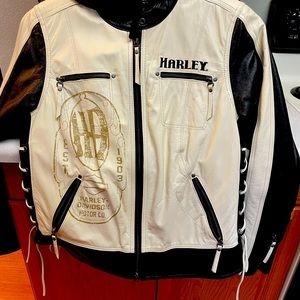 Leather Harley Davidson jacket/ w Black Harley Hoodie.  New. Ladies XL. Worn 3x